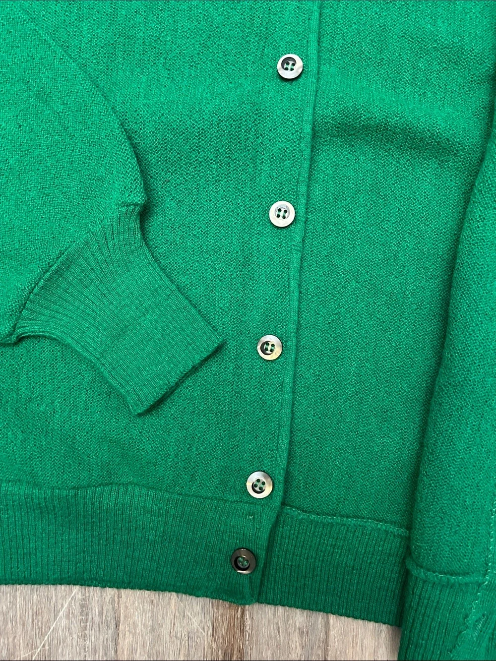 VTG Wells & Coverly Wool Alpaca Classic Green V-Neck Button Cardigan Sweater M